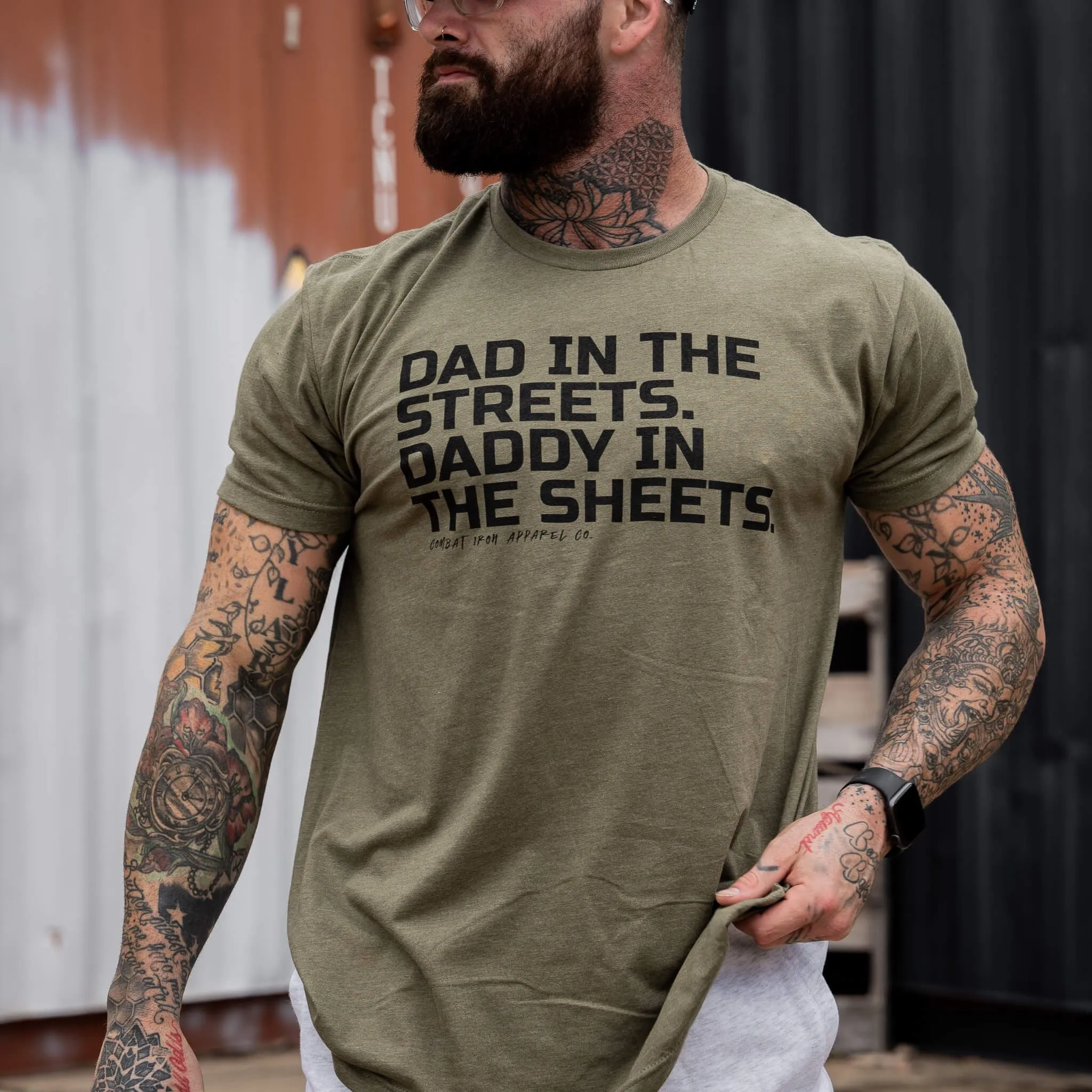 Dad in the Street. Daddy In the Sheets. Men's T-Shirt