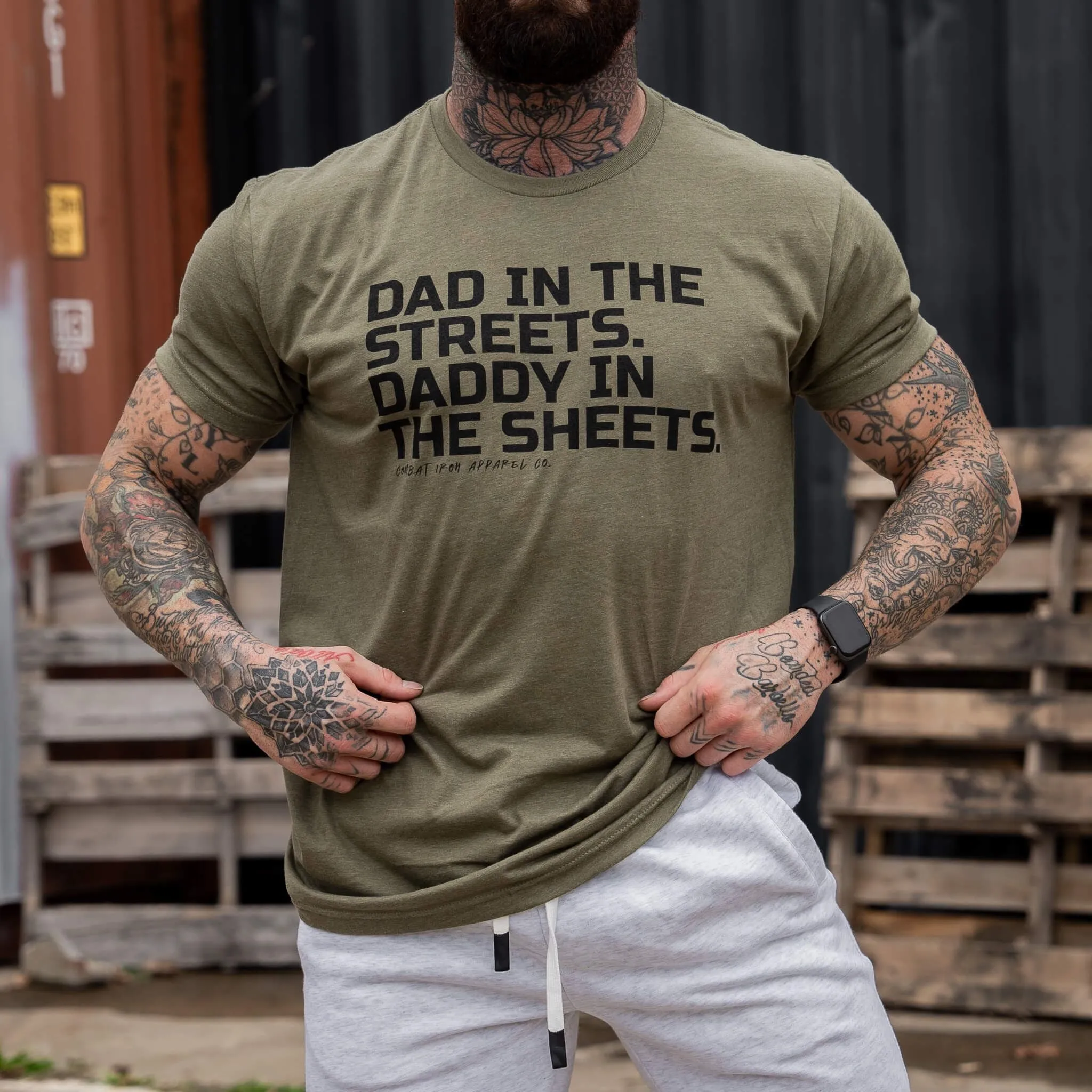 Dad in the Street. Daddy In the Sheets. Men's T-Shirt