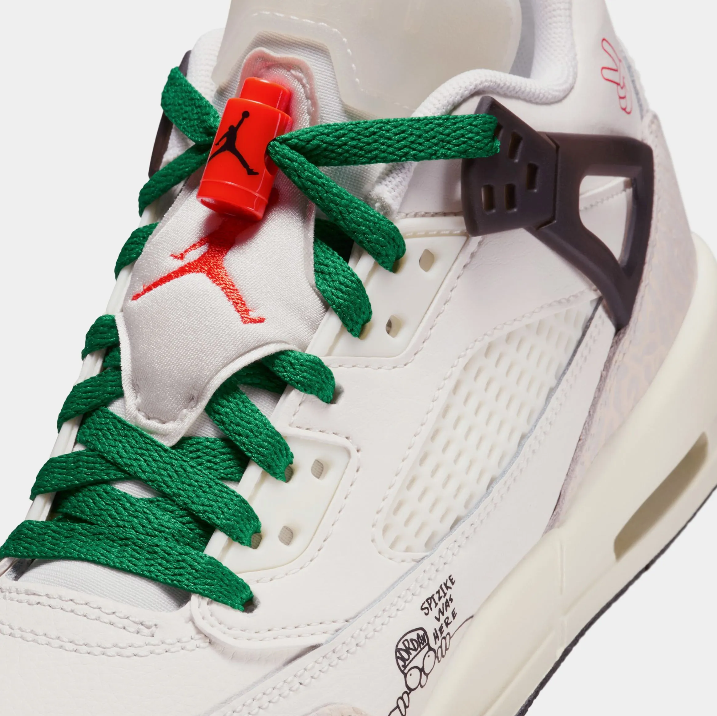 Spizike Low Grade School Basketball Shoes (Beige/Green)