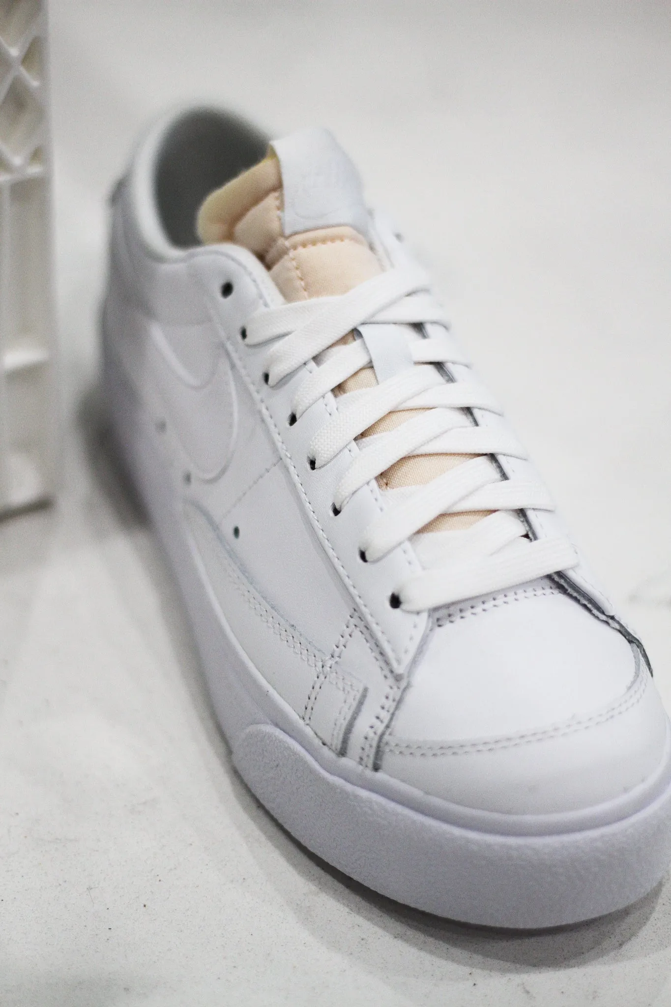 W BLAZER LOW PLATFORM "WHITE"