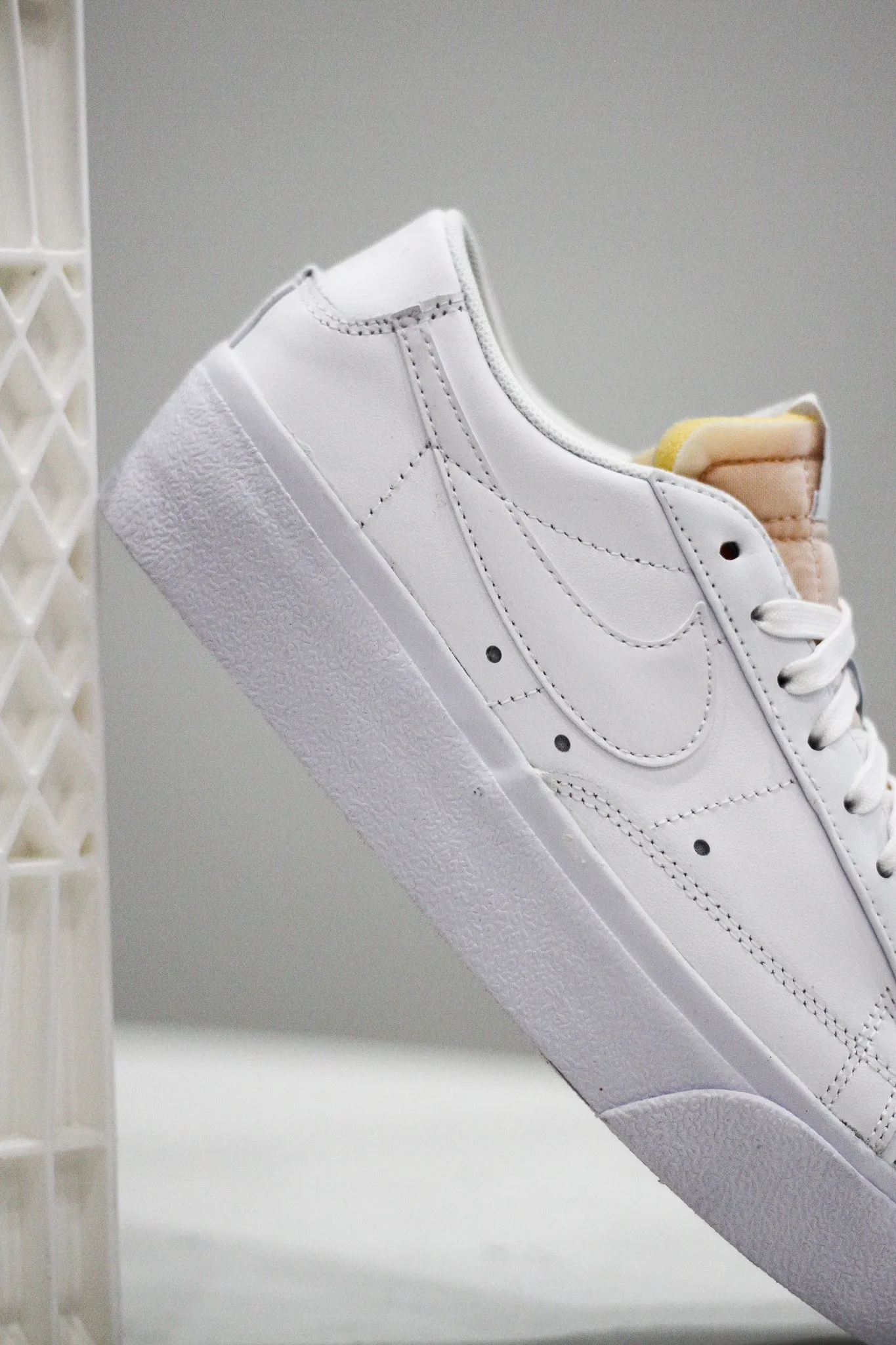 W BLAZER LOW PLATFORM "WHITE"